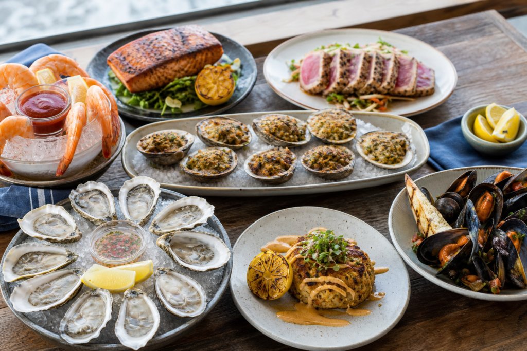 Pilihan oyster, clam, shrimp, mussel, salmon, tuna, dan crab cake